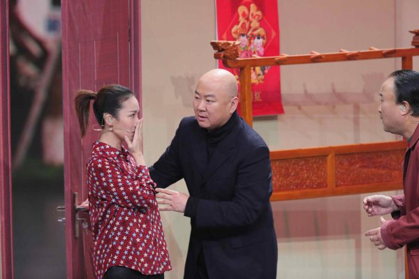 郭冬临20次登春晚，一句言论陷1亿索赔，59岁未婚无子
