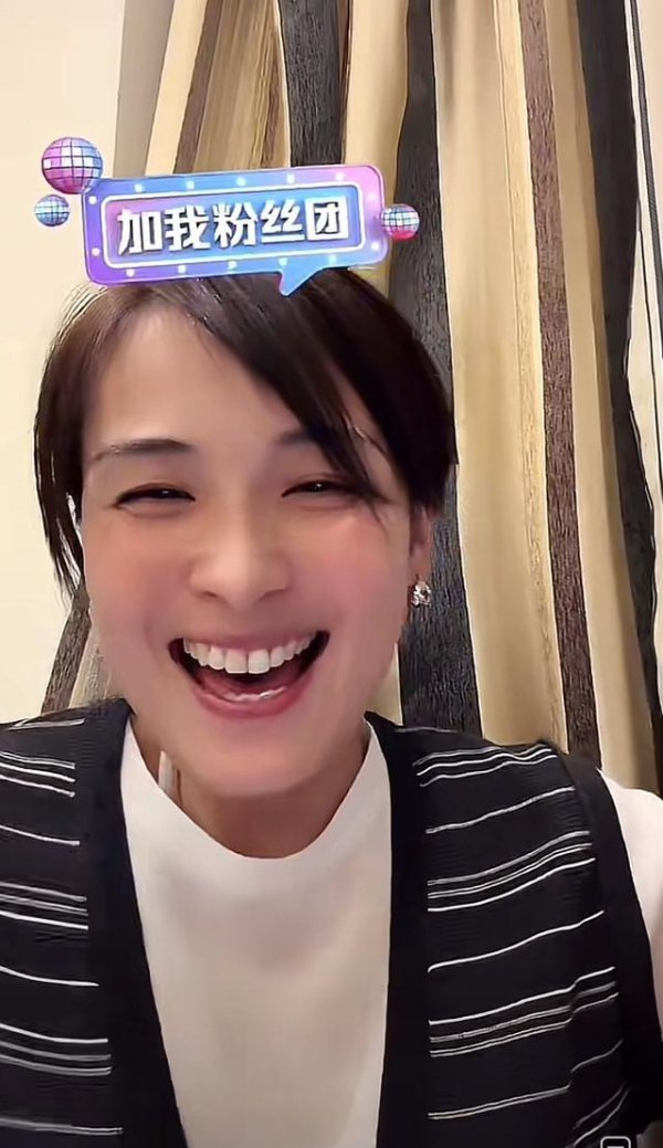 瑾汐初次独自直播,气场全开,生涯与成长的的确通宵