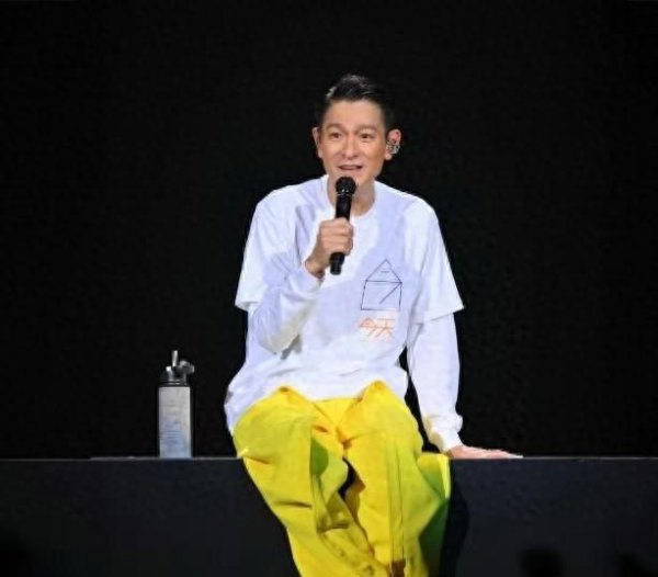 刘德华三十年东谈主气隐秘曝光!王晶揭秘其全家素食,网友:实至名归